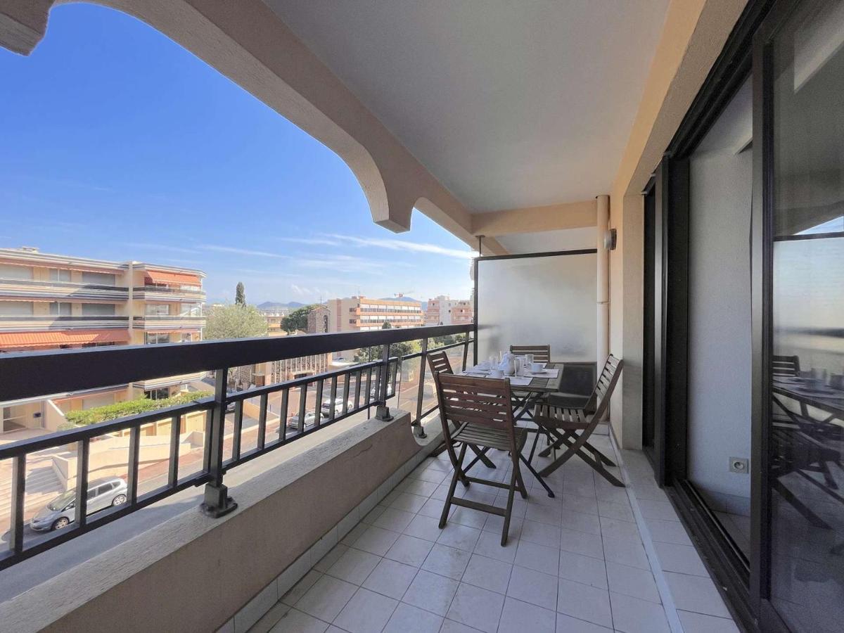 Studio Cabine A 200M De Port Frejus, Plage, Commerces, Terrasse, 4 Couchages, Menage Inclus - Fr-1-226A-31 Ngoại thất bức ảnh