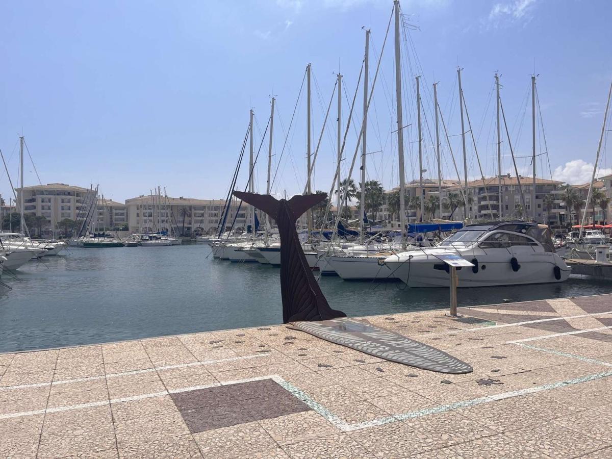 Studio Cabine A 200M De Port Frejus, Plage, Commerces, Terrasse, 4 Couchages, Menage Inclus - Fr-1-226A-31 Ngoại thất bức ảnh