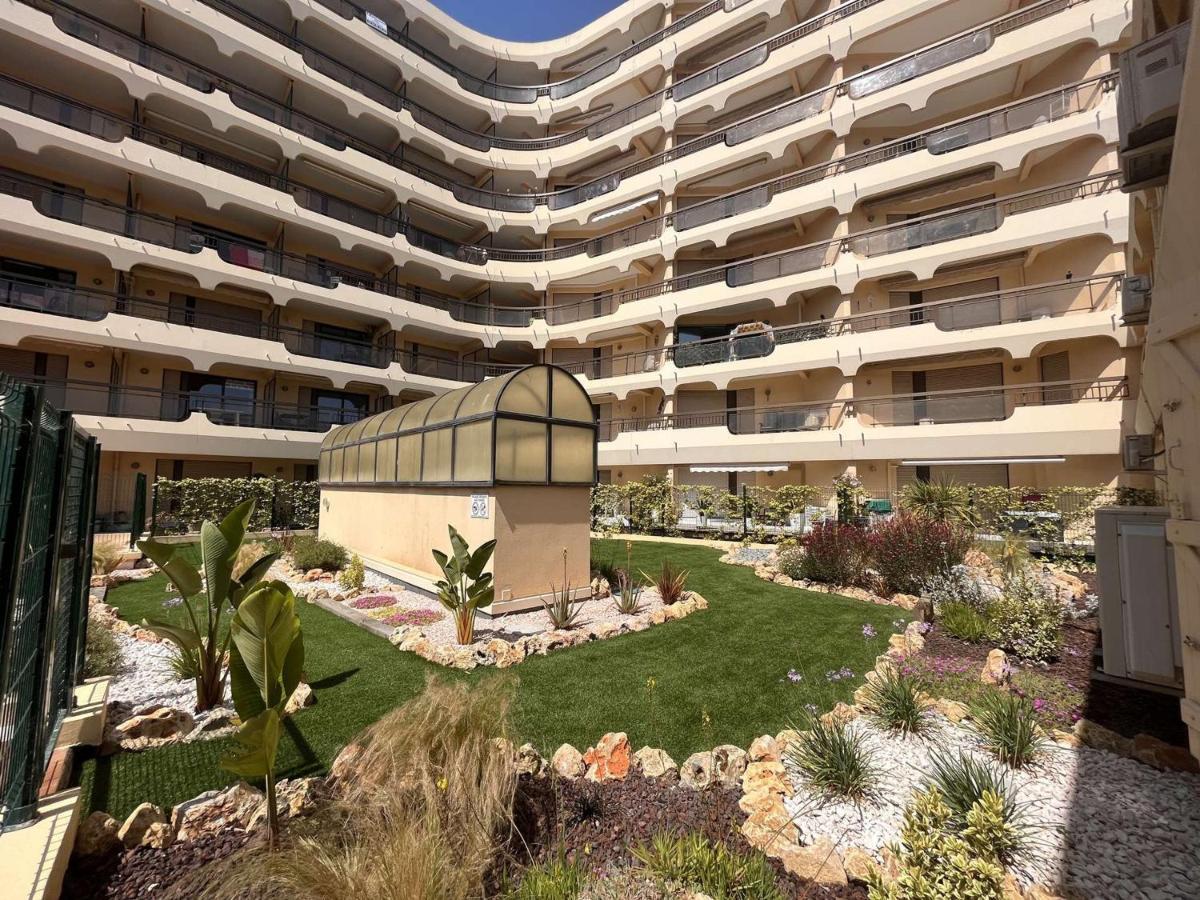 Studio Cabine A 200M De Port Frejus, Plage, Commerces, Terrasse, 4 Couchages, Menage Inclus - Fr-1-226A-31 Ngoại thất bức ảnh